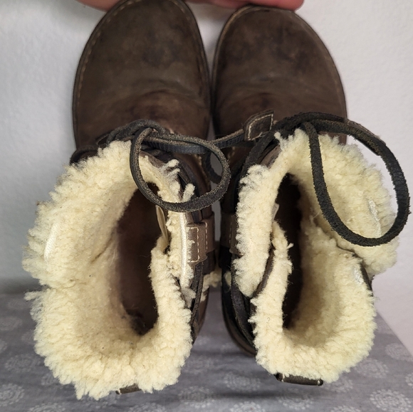 UGG Cove Women's Boots size US 7 EUR 38 Sheepskin Linned - Picture 8 of 10